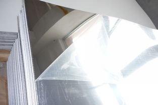 孺子牛亞克力PS鏡面板：優(yōu)質(zhì)塑膠鏡片定制分切解決方案