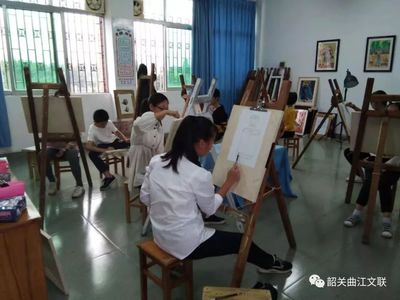 筆墨潤曲江，藝術(shù)暖民心——記許院明先生“文藝家藝術(shù)教育下基層”曲江之行